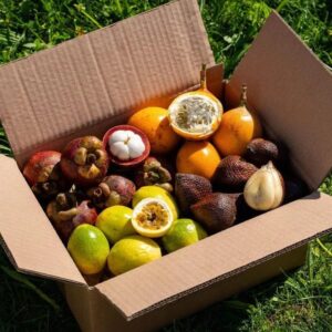Box 4 small exquisite exotic fruits 4.5lbs